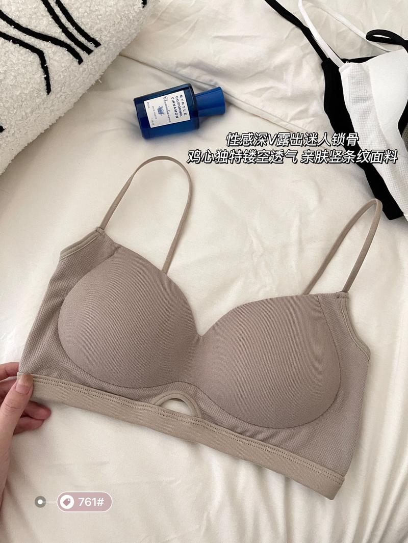 Product Introduction of Seamless Back Underwear for Women with Comfortable Belt, Chest Cushion, Hollow Back Fixed Cup, Sweet Chest Deep V Women's strapless 17
