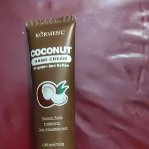 Coconut Hand Cream 30g BPOM Anti Keriput Krim Tangan Anti Keriput Coconut Oil Perbaikan Anti Kerut Kering Dan Kasar Pemutih Kulit Badan Permanen Moisturiz Hand Cream Krim Tangan Anti Keriput Tangan Menutrisi Kulit Kering