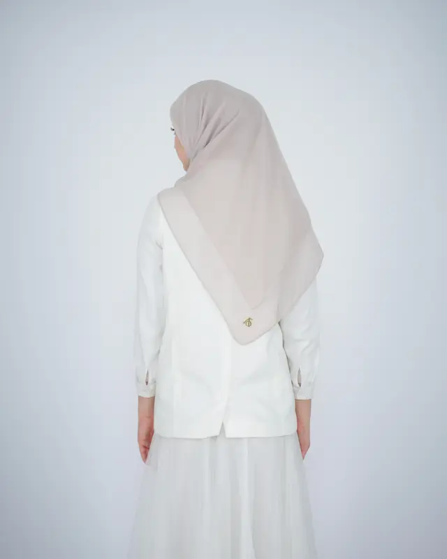 Adzkiascarf.id - Kerudung Segiempat Paris Japan Premium AQS Bellaluna Plain dengan Jahitan Tepi Full 112x112cm Jilbab Nyaman Square Muslim Cantik Free Pouch Simple Basic Tebal Lembut 6