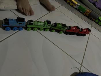 Product Review of [In stock] Wooden train Thomas James wooden magnetic link magnet train small train, locomotive, carriage, track sliding children's toy magnetic locomotive from G**s 0