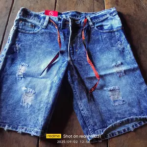 One Set Celana Jeans Pendek Sobek dengan Kaos Emot Fxr.id Kain Katun 24s Distro