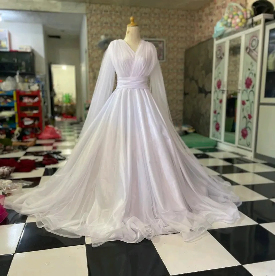gaun pengantin simple tapi elegan ekor panjang Pernikahan V-Neck