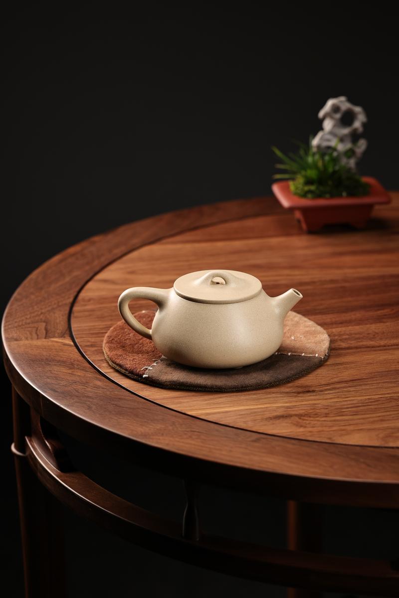 Product Introduction of Chinese Yixing purple clay teapot 100% natural purple clay teapot Huanglongshan Benshan green clay teapot 200 ml 8