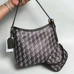 TOTEBAG WANITA CRSTY NG ALS SIGNATURE IN Tas Masa Kini Terbaru Viral dengan Desain Unik dan Fungsional