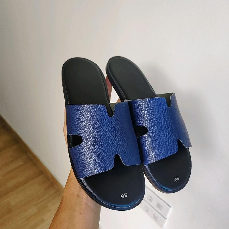 Dép Quai Da màu Xanh Lavi  Nam Nữ Đế Cao Su Giả Gỗ & Đế Đen Cứng Chữ Hát  2025 Mùa đông Ngoài trời Mùa Hè đủ kích cỡ từ 38 đến 43