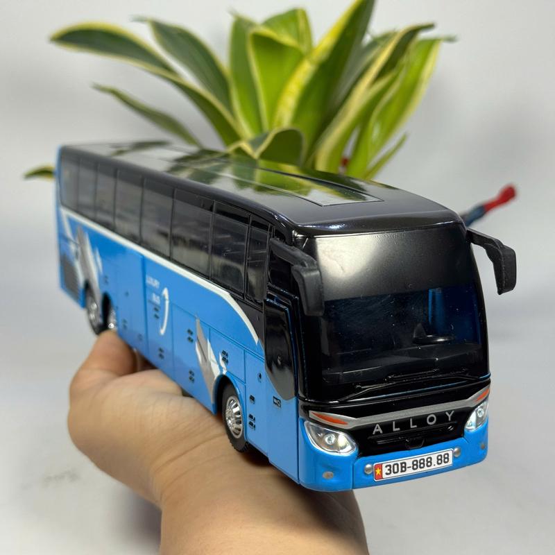 Mô hình xe Bus xe khách đường dài tỷ lệ 1:30 bằng hợp kim có đèn và âm thanh Tặng biển số VIP Đồ chơi trẻ em Đồ sưu tầm và trưng bày.