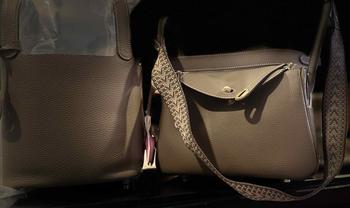 Product Review of LLiinndyy large size 26cm leather bag cowhide leather bag shoulder bag from 娜**ا 1