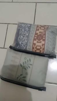 Product Review of (POUCH) PROMO ISI 2 HIJAB SEGIEMPAT MOTIF AZARA VOAL PREMIUM STANDAR PREMIUM LASERCUT LOGO PRINT/ LOGO METAL from J**a 1
