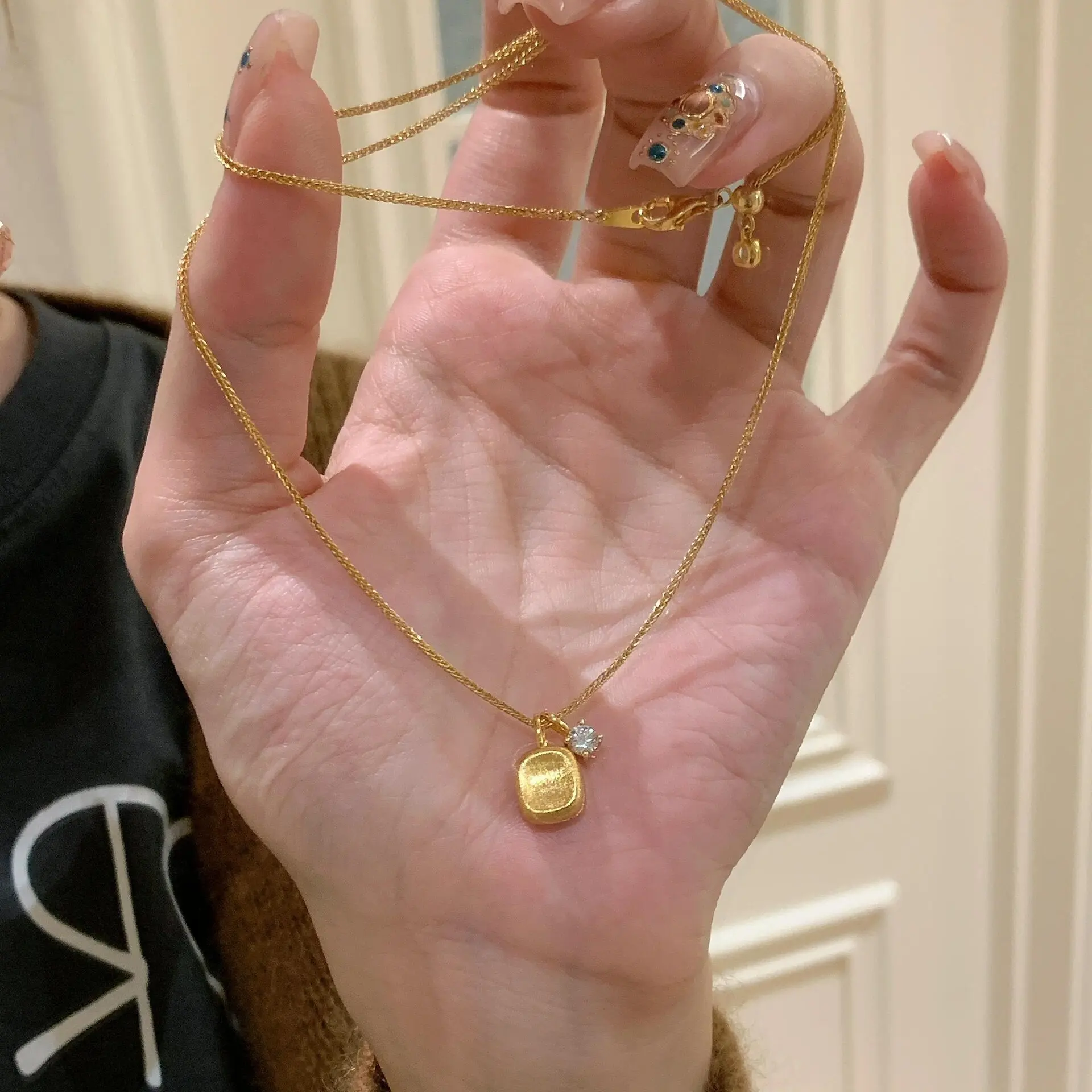 Light luxury medium -old candy necklace pendant necklace women's autumn and winter with niche personality fashion commute collarbone chain