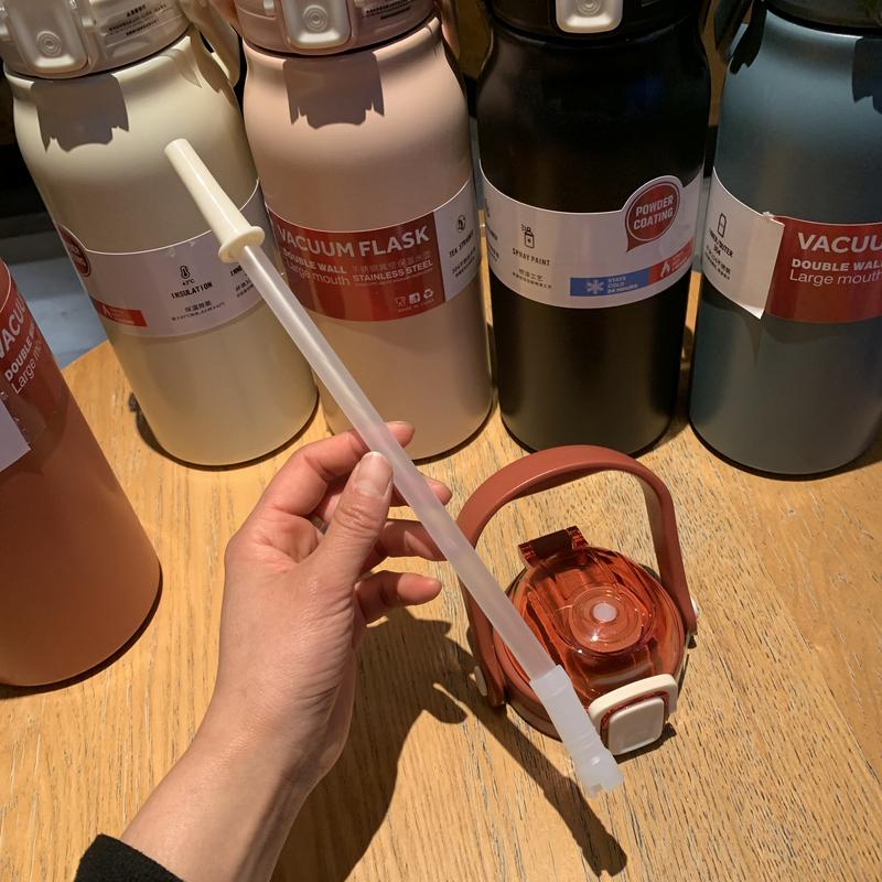 Product Introduction of Gift SG Ready Stock 1.3L/1.7L Large Capacity Insulation Bottle With Straw /304 Stainless Steel Outdoor Sports Water Bottle/Thermal Vacuum Flask/Portable Water Cup  Drinkware Bottle Bottled Tumbler Mug Insulated 4