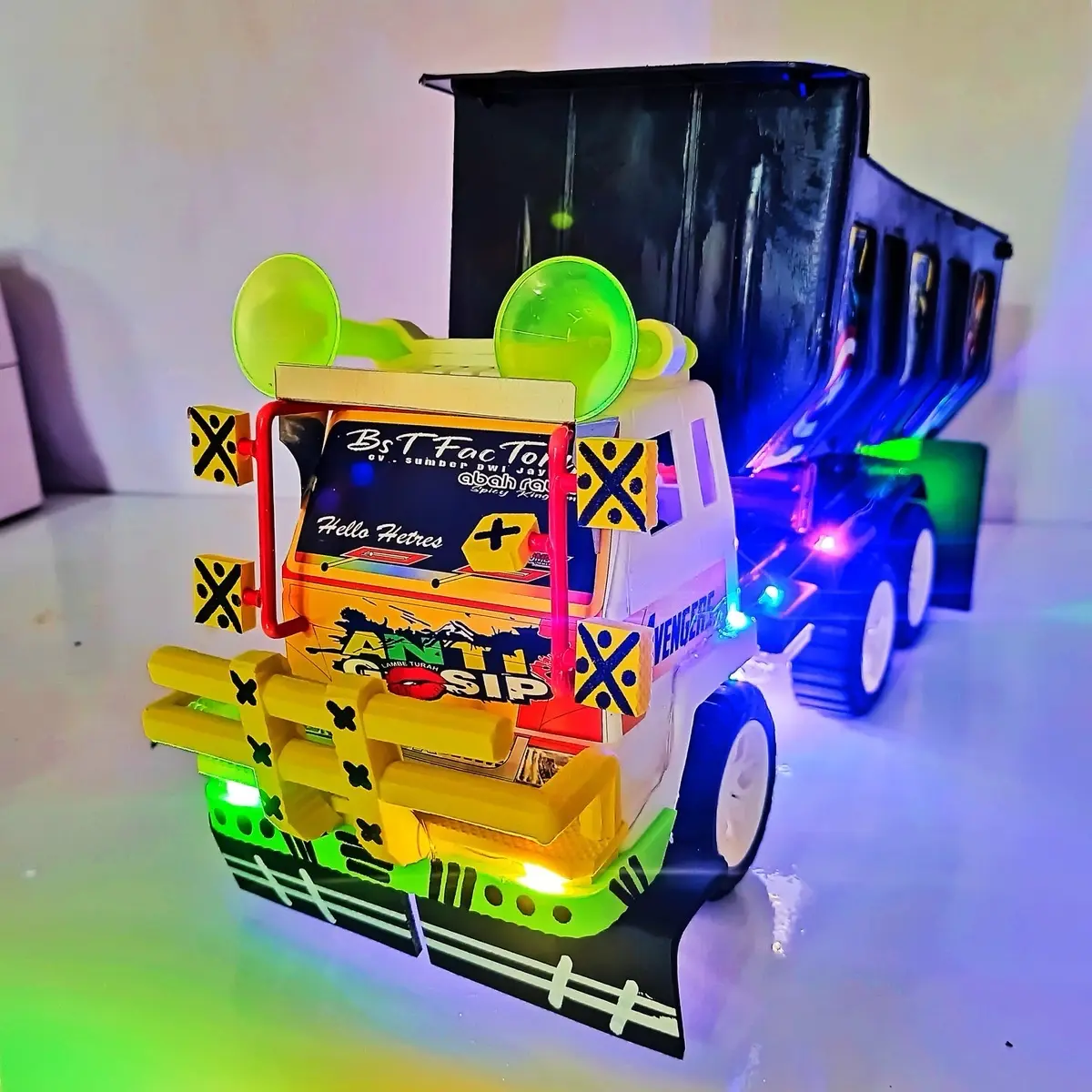 Miniatur Truk Oleng Mainan Mobilan Truk Tronton Mainan Viral Ful Varian Set Hadiah Truk Toy Anak dengan Lampu RGB Rainbow 3 Mode
