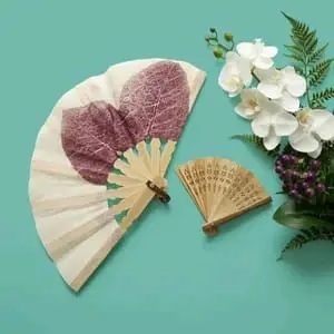 Souvenir Kipas Tangan Tradisional dengan dua macam model (ecoprint&batik random) untuk souvenir pernikahan atau Acara Khusus