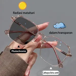 Kacamata Photochromic Anti Radiasi Biru Cahaya Kotak Kacamata Komputer Lensa Photocromic Anti Radiasi Wanita Kacamata Bingkai Kotak Titanium Anti UV 2 In 1