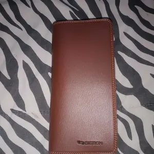 Colton Dompet Pria Panjang Elegan & Fungsional - Dompet Kulit Sintetis PU Leather dengan 10 Slot Kartu & 2 Ruang Uang - Long Wallet Stylish Hitam