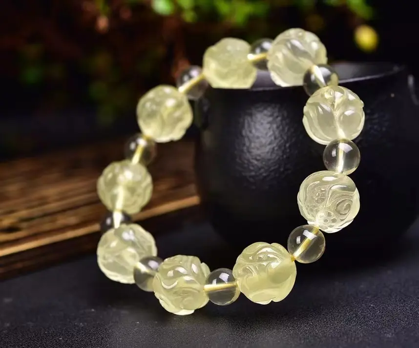 Natural topaz carving nine-tailed fox bracelet size: about 15 mm