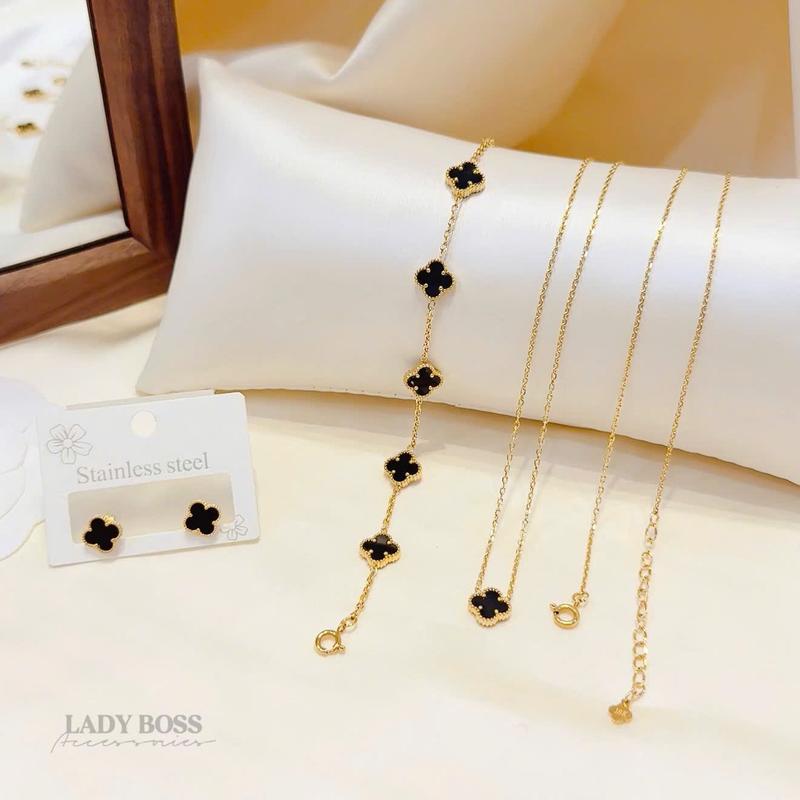   NEW  Trọn Bộ 3 Món Set Trang Sức Titan Cỏ Bốn Lá Mini 0.9 Và 1.0cm Hàng Thiết Kế Kèm Hộp Gồm Bông Tai Dây Chuyền & Lắc Tay Khoá Tròn S241 Lady Boss Accessories 