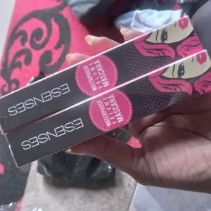 BUY 1 GET 1 ESENSES Waterproof Volume Mascara 8ml [ Longlasting ,Vitamin E Dan Ujung Sikat yang halus ]
