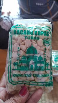 Product Review of 5 bungkus Kacang Kupas Asli Tuban 250g x 5 Bungkus - Total Berat 1,250g - Goreng, Food, Mete, Kering, Snack, Cemilan Bawang Makanan Camilan Mede from E**k M**o 1