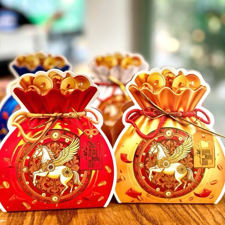 vỏ hộp hình hũ tiền thần tài 2 mặt màu đỏ,vàng đựng trà bánh kẹo decor giỏ quà Tết 2026