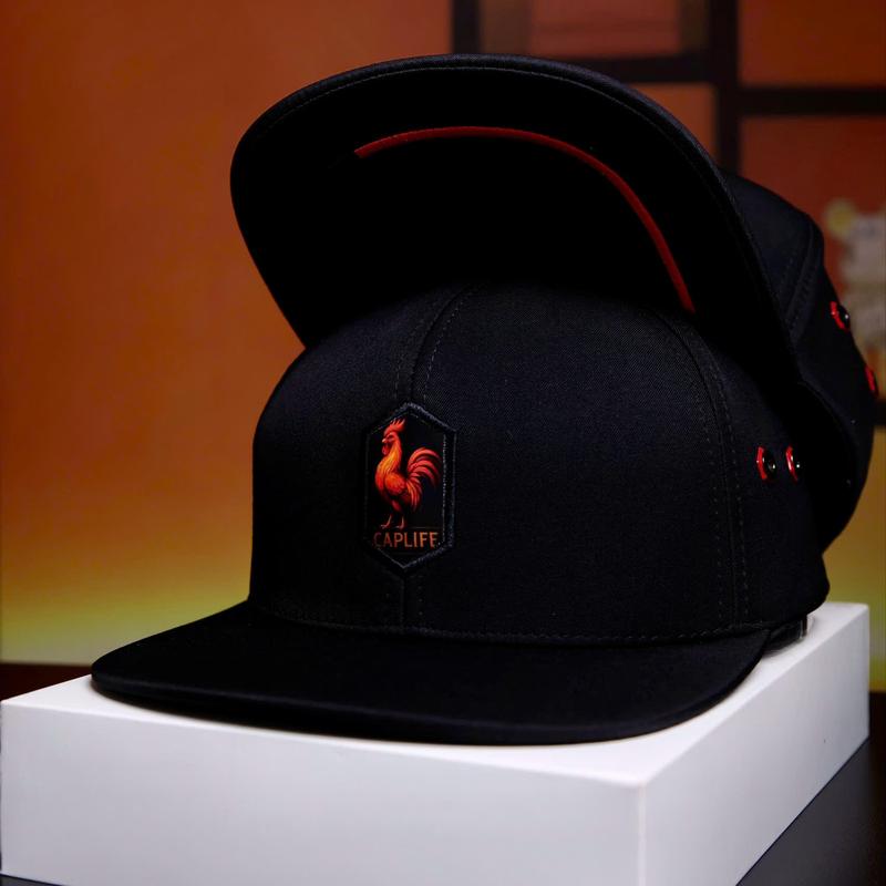 Mũ Snapback logo con gà, chất kaki logo in táp da - CapLife