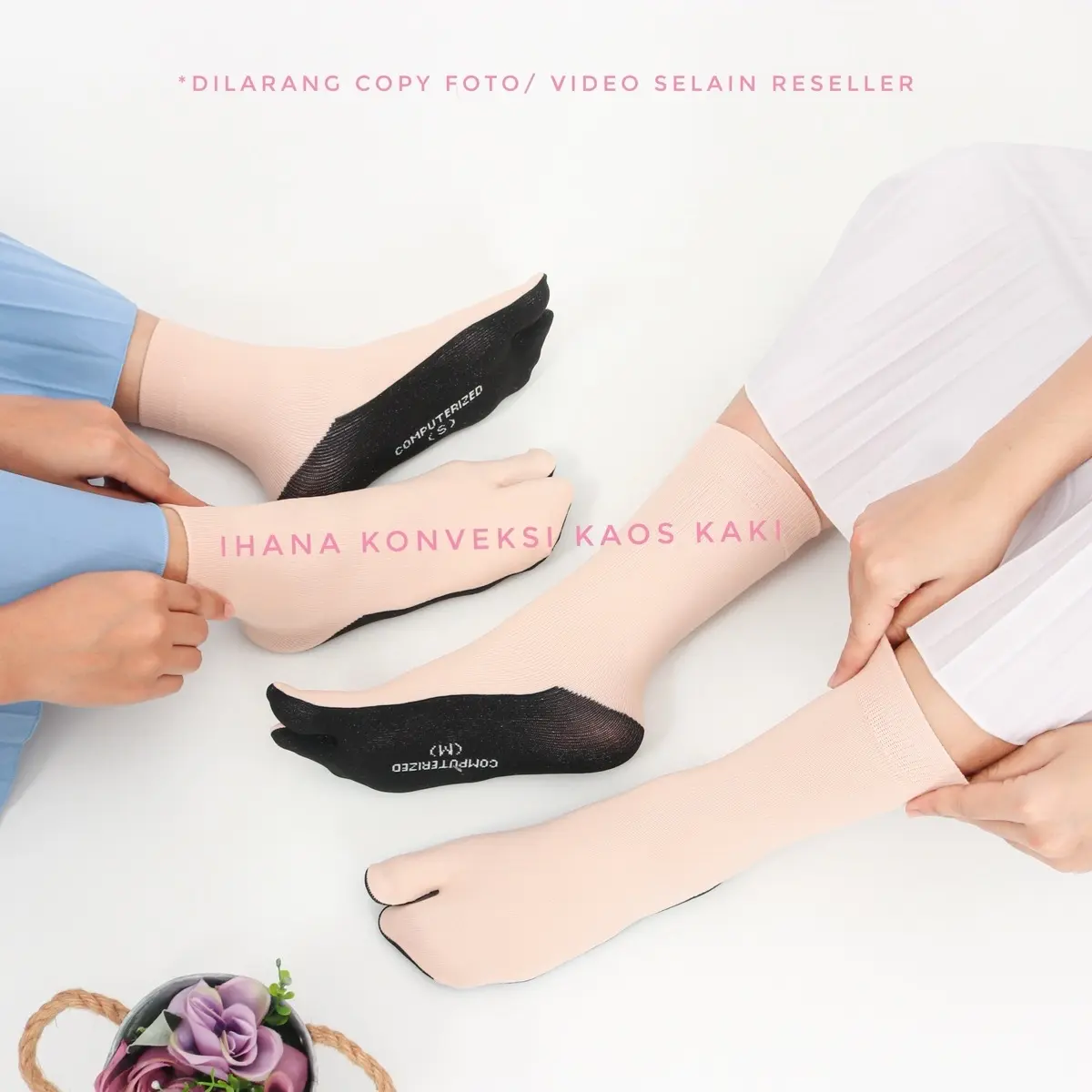 Lusinan Kaus kaki jempol polos warna kulit S M / Kaos kaki muslimah wanita dewasa / bahan nylon spandek 100% / untuk umroh dan  ibu pengajian Panjang sematakaki  S dan di atas matakaki M Pendek Hitam