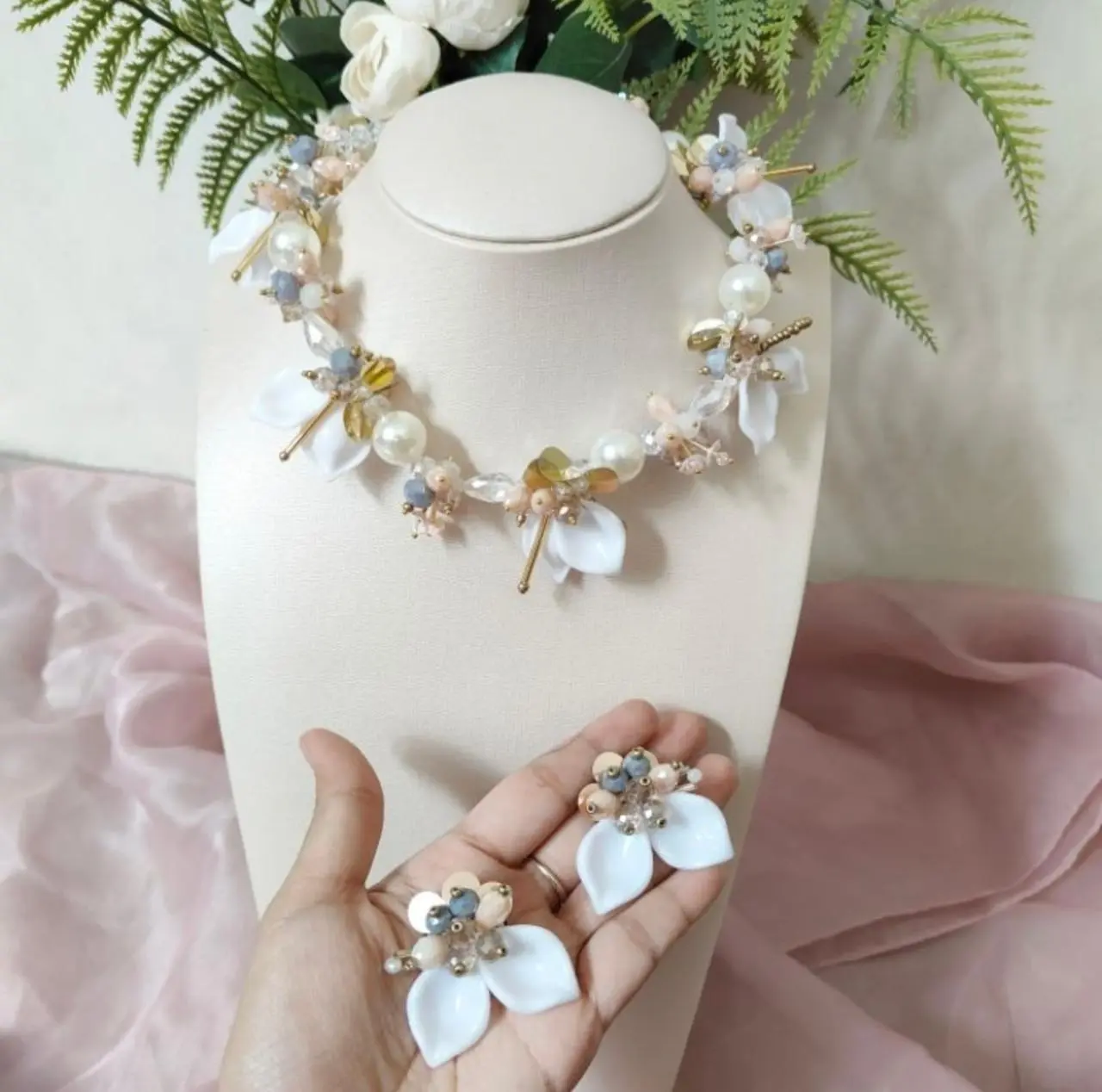 COLORFUL NECKLACE & EARRINGS / PETALES DE FLEUR SERIES / Handmade Beads Necklace and Earrings / Kalung Anting Manik Mute Cantik / Kalung Hijab Friendly / Kalung handmade / Kalung Kristal Ceko / Daily & Special Events Necklace
