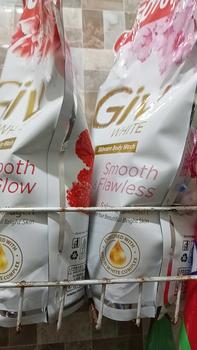 Product Review of Sabun Mandi Cair Giv Passion Flowers, Mulberry, dan Sakura Pearl 825ml exp 2027 from W**9 0
