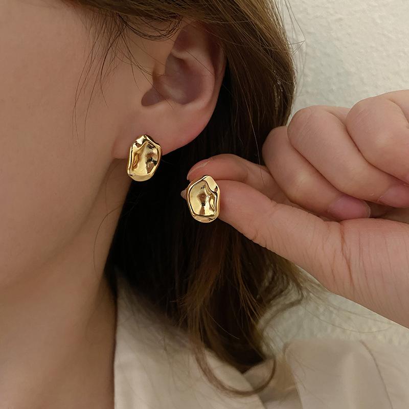 Product Introduction of New Irregular, Exquisite, Fashionable Handmade Hammer Face Earnail Design Versatile Women's Earrings Classic Accessories 0