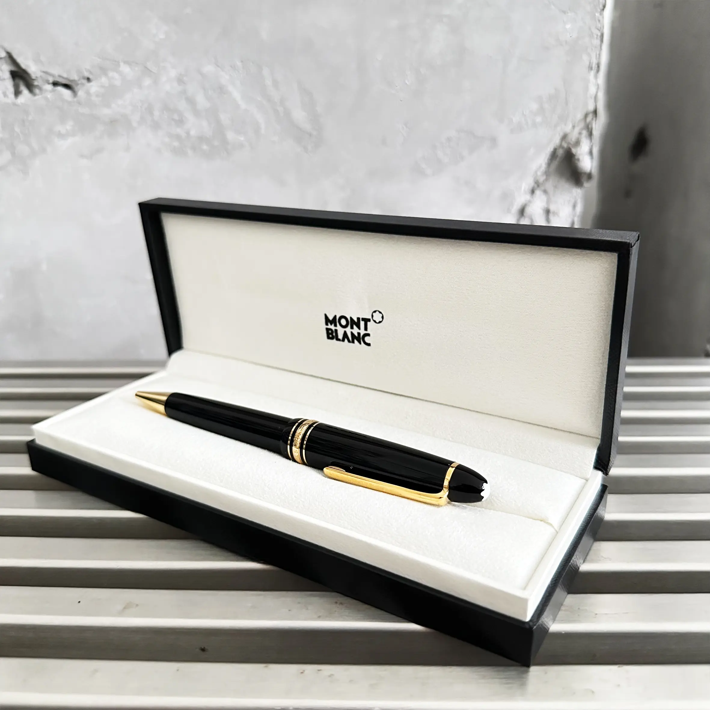 UK3071 Mont Blanc Meisterstück Gold-Coated Ballpoint Pen (Legrand)  Black/Yellow Gold