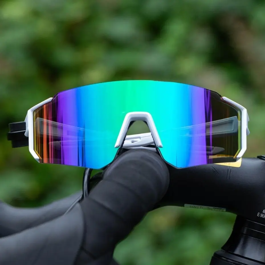 Kacamata olahraga bingkai besar baru, kacamata bersepeda luar ruangan one-piece, kacamata hitam mode pria dan wanita untuk mendaki gunung sunglasses Sport
