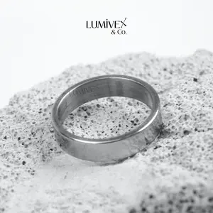 Cincin Titanium Pria Wanita Warna Hitam Anti Luntur Anti Karat Lumivex C01