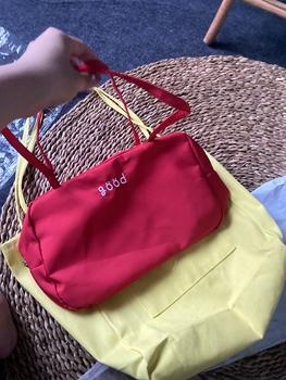 Product Review of Túi Kẹp Nách, Phong Cách Hàn Quốc, Thêu Chữ Đơn Giản, Phong Cách Thường Ngày Chất Liệu Nylon Màu Đỏ, Thời Trang, Thích Hợp Cho Nữ, Phong Cách Preppy, Dung Lượng Lớn, Túi Đeo Vai Đi Lại from T** H** t** c**i ** 1