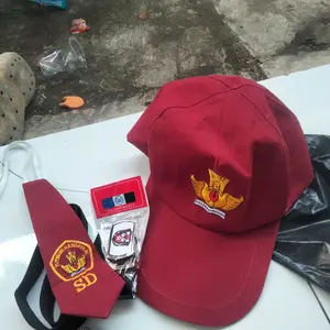 Paket Hemat Perlengkapan Sekolah Topi Dasi Sabuk SD SMP SMA Negeri Putra Putri Merah dengan Logo Khas SD