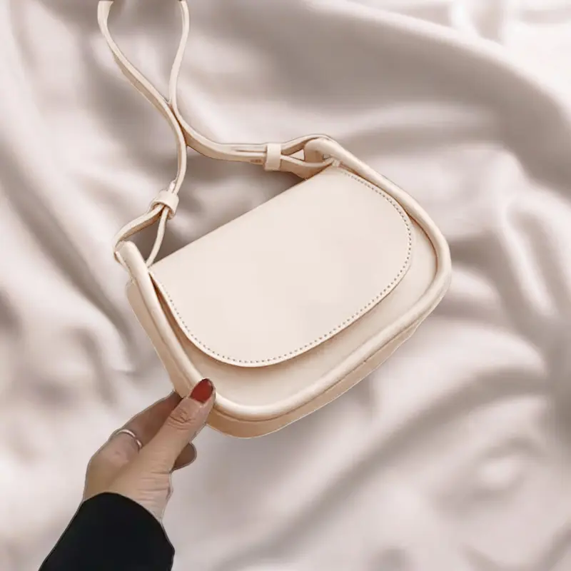 Mutiara Bags - Tas Selempang Wanita Kekinian LANNY minibag Muat HP Kulit Sintetis Polos Tersedia Hitam 1