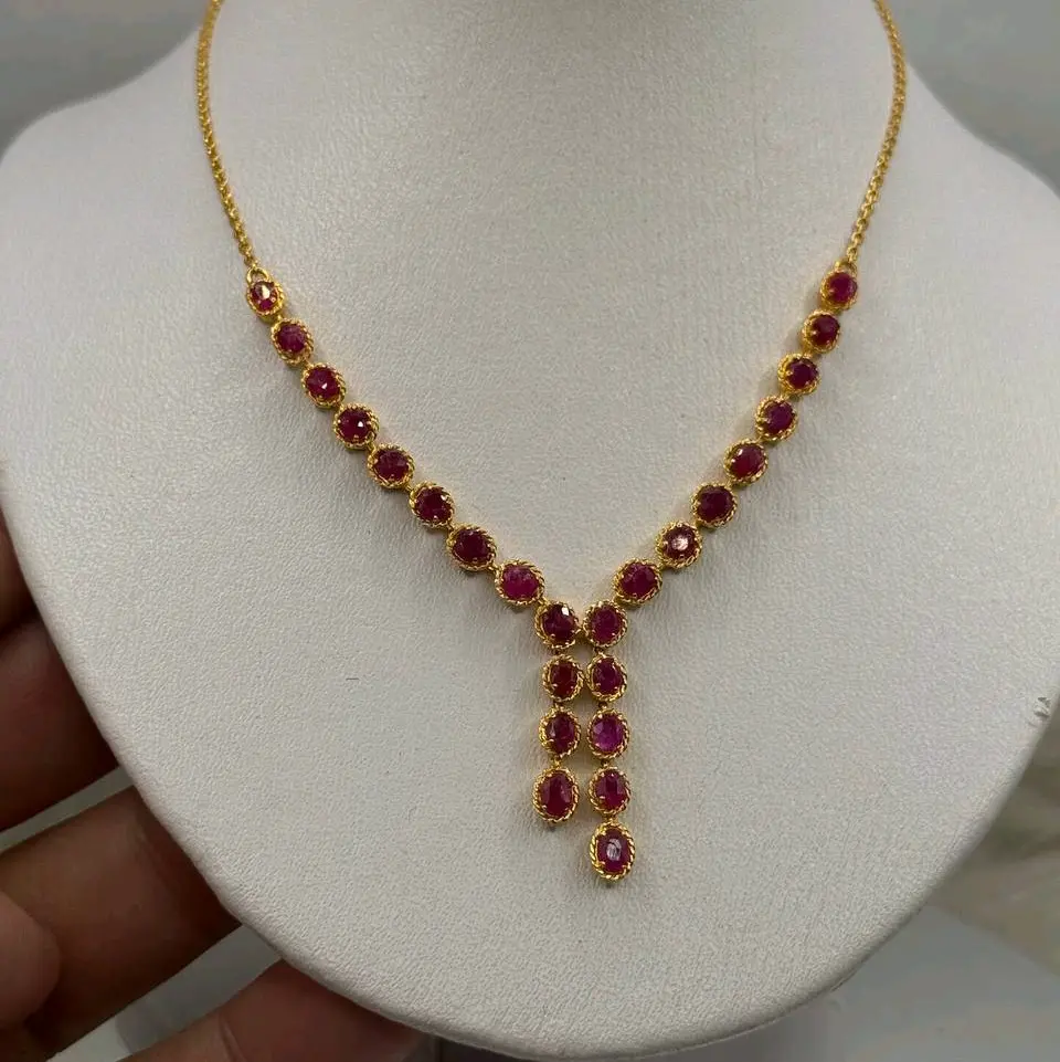 Elegant Ruby Necklace in 18K Yellow Gold