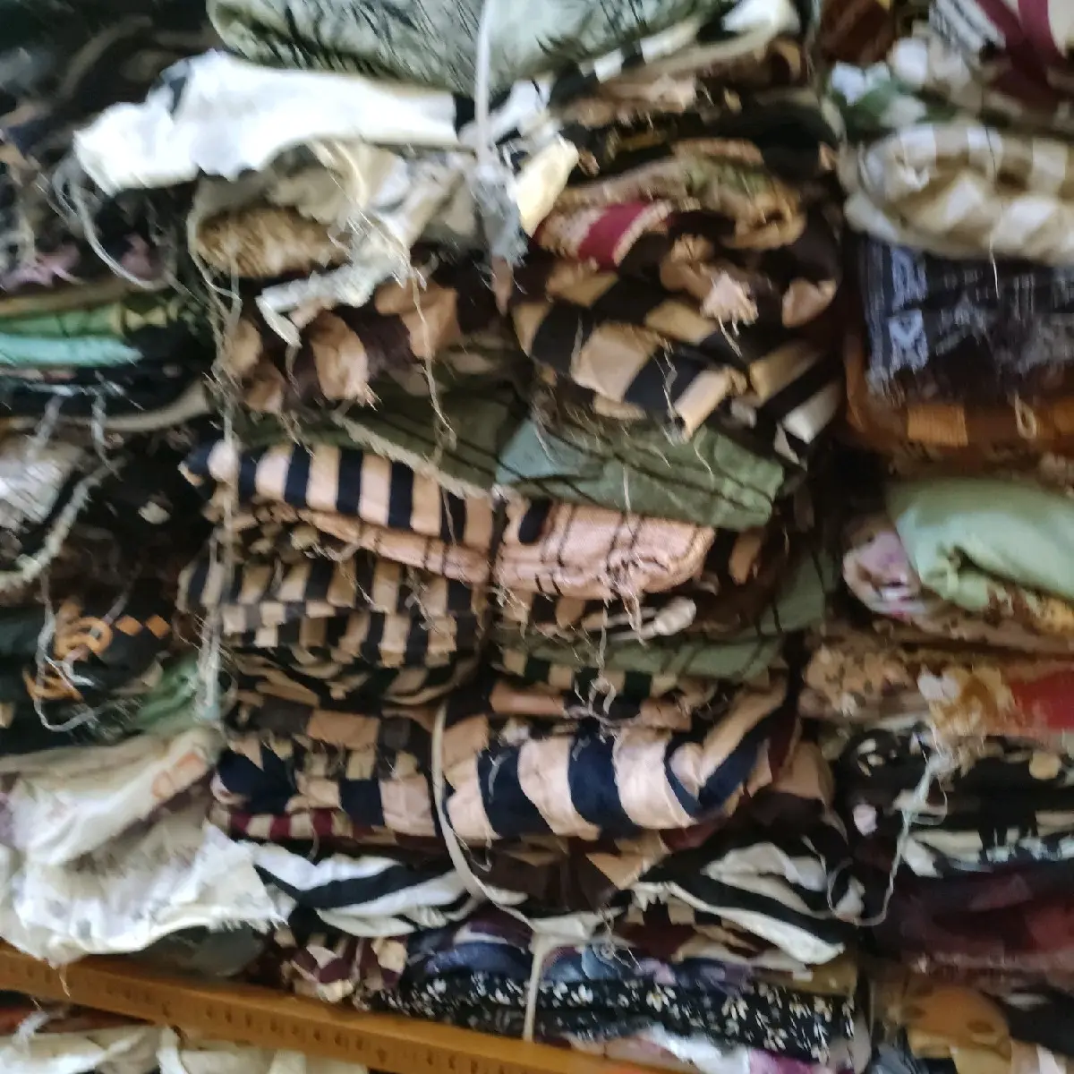 KAIN KILOAN KATUN RAYON MOTIF ARAHAN ROK