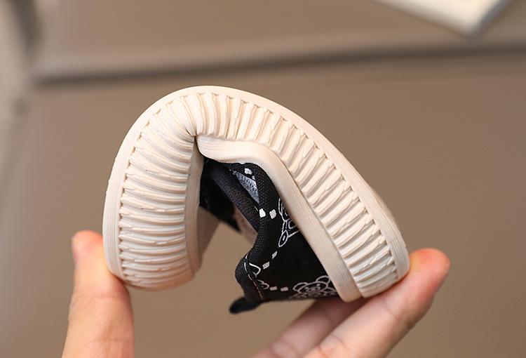 Product Introduction of Foreign Trade Baby Cartoon Shoes Korean Edition Autumn 0-3 Year Old Bear Soft Sole Men's and Women's Walking Shoes 19