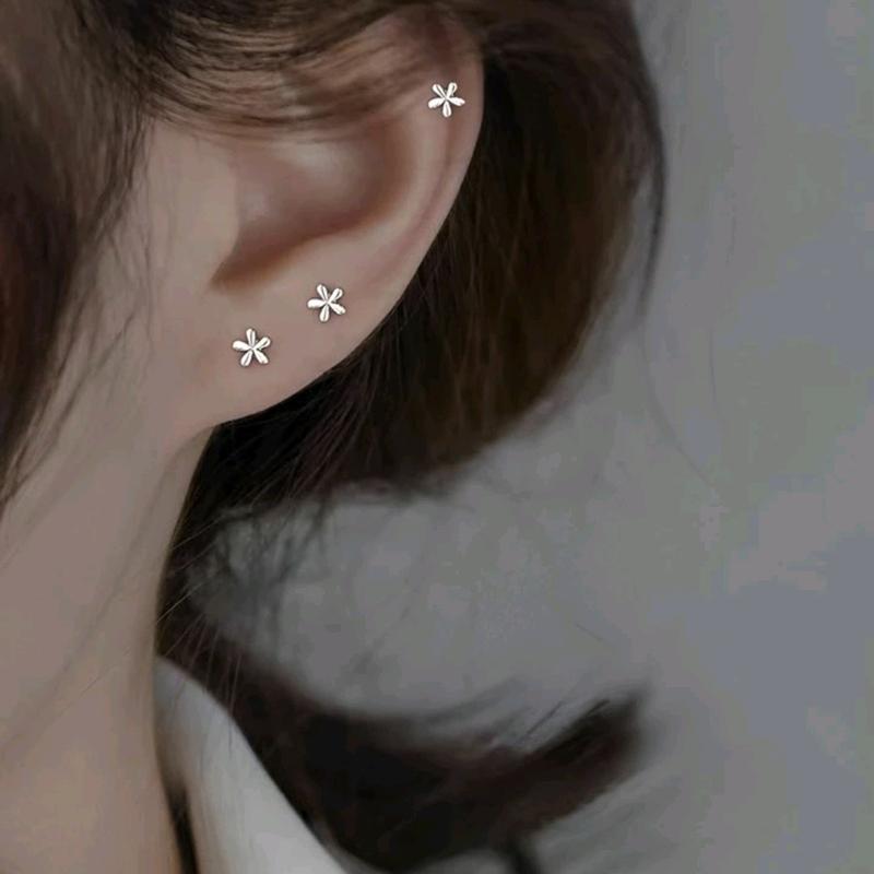 Anting-anting Bunga Daisy yang Indah Anting-anting Bunga Kecil Perak  Wanita Gadis 2