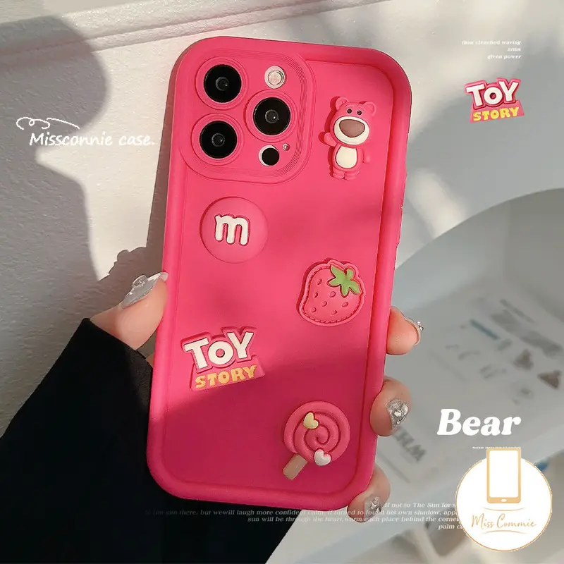 MissConnie Casing Untuk Oppo A38 A54 A16 A18 A12 A78 A7 A17 A54s A58 A15S A76 A3s A16s A53 A98 A55 A77 A74 A9 A5s A1k A52 A96 A17k A16K A31 A77s Reno 8T 10 5F Cerita Mainan Boneka 3D Beruang Stroberi Lotso Lollipop Casing Merah Mawar Dengan Gelang 4