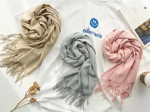 70*200 Syal Wanita Kasmir Imitasi Warna Solid Hangat Yang Menebal Selendang Hangat Dengan Pinggiran Musim Dingin Yang Mewah Scarf Leher Serbaguna