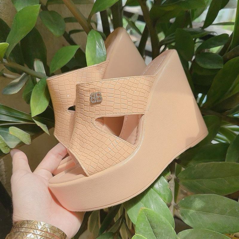   Dép Nữ Đế Xuồng Cao 10Cm  Dép Được Thiết Kế Quai Da Cá Sấu Sang Trọng. Phù Hợp Đi Chơi- Đi Tiệc- Sự Kiện Sang Trọng. 