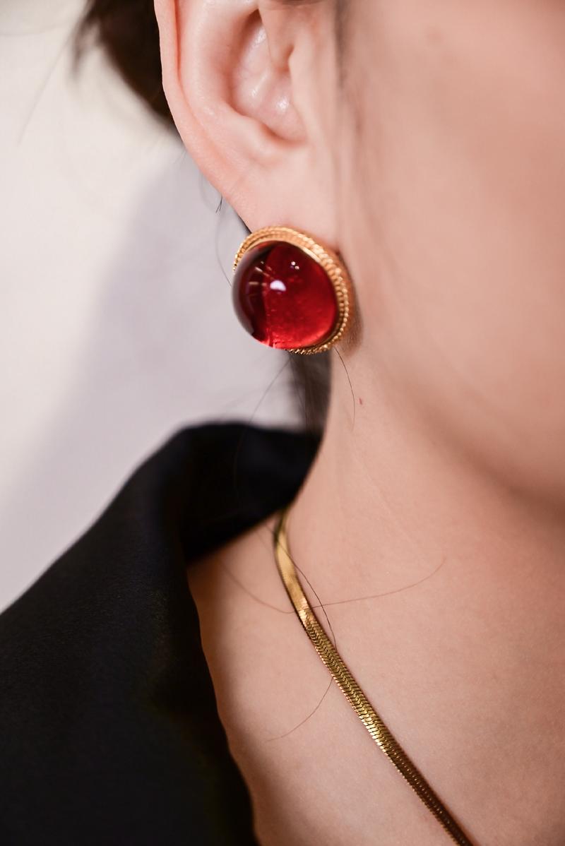 Product Introduction of Popular Simple Round Red Cat Eye Cute Earrings 11