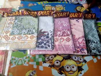 Product Review of PAKET USAHA HIJAB SEGI EMPAT OSKARA SYAR'I MOTIF 100 RIBU 5 PCS RANDOM Gold Nyaman Square Logo Muslim Standar Cantik Voal from F**h 0