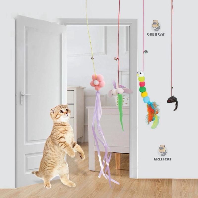 Đồ Chơi Treo Dây Đàn Hồi Cho Mèo Tự Giải Trí Đuổi Bắt Sâu Gắn Tường Có Chuông Nhiều Màu Greh Cat
