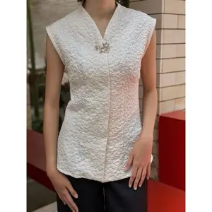 ￼Sandhayu - Modern Sleeveless Kebaya