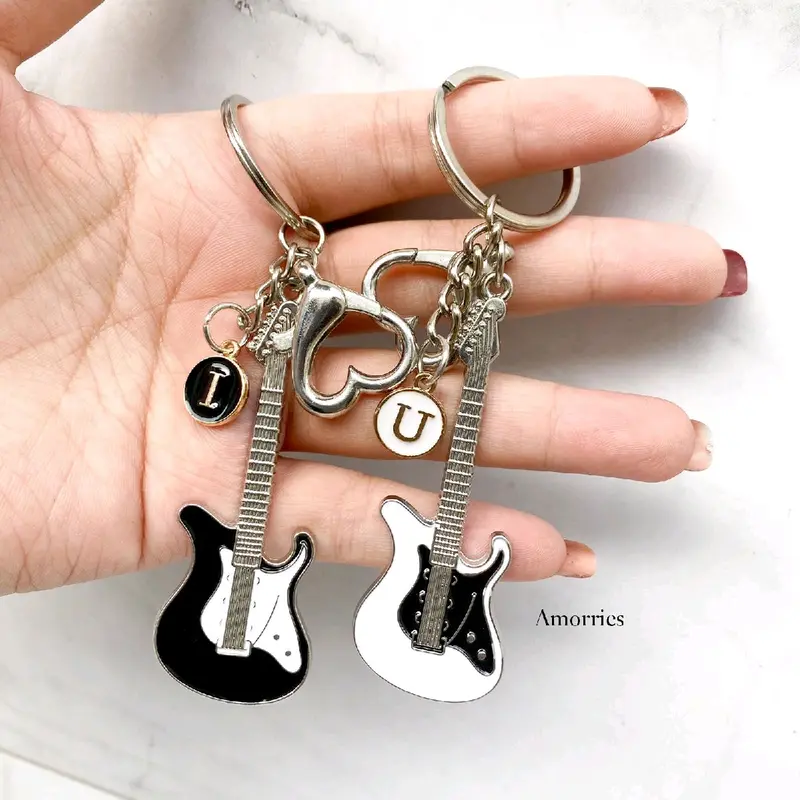 Gantungan Kunci Gitar Couple Huruf/ Keychain Guitar Unik Besar Dan Kecil 0