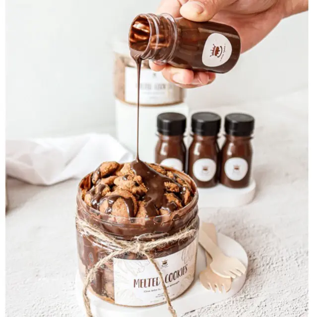 Melted Cookies - Low fat chocochip cookies with belgian dark chocolate sauce