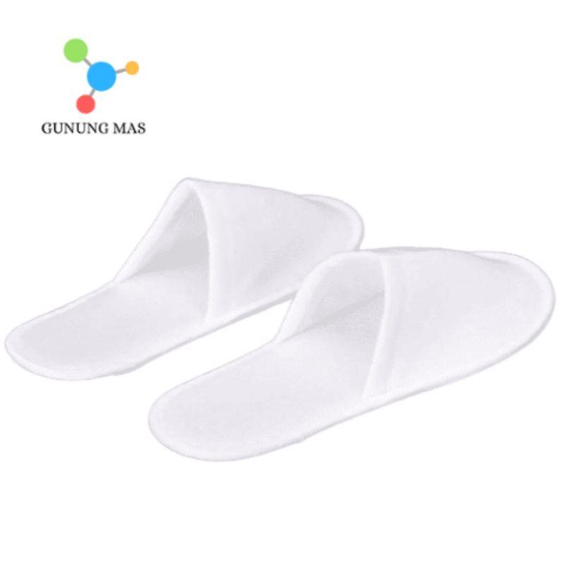 sandal kamar putih polos depan tertutup 2