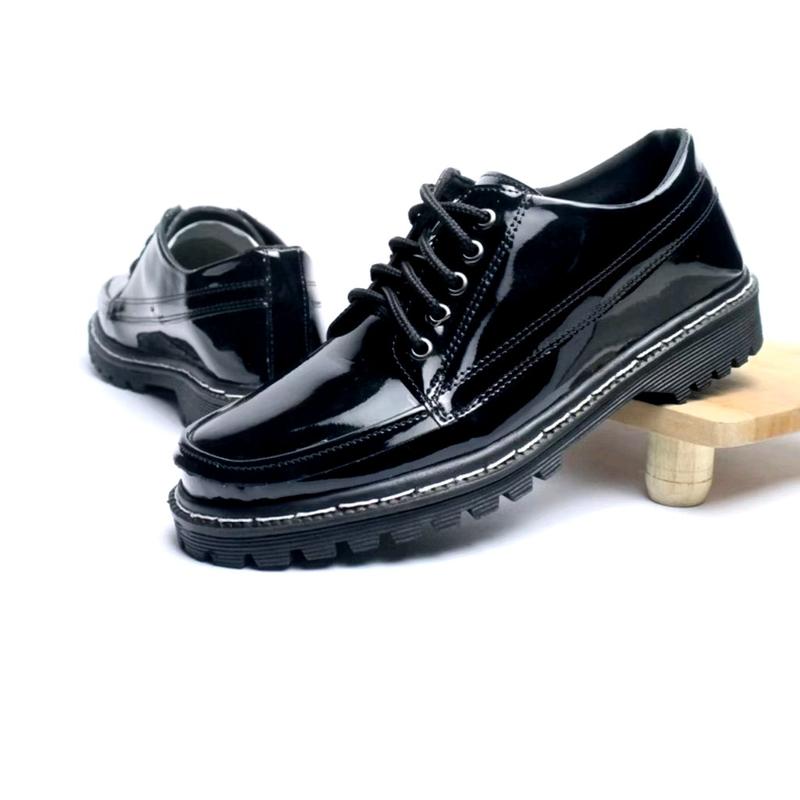 Sepatu Kerja Pantofel Hitam Glosy Carlos Docmart Unisex - Flat, Sneakers Black Karet Shoes Pria Kasual Wanita 5