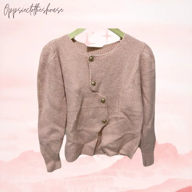 cardigan rajut wanita (knit cardigan) dengan detail desain bergaya Korea yang feminin dan unik dengan warna baby pink